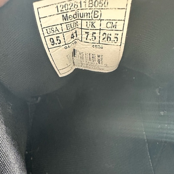 Brooks Revel 2 Road-Running Shoes (Black/White) Women's Size: 9.5 - Picture 8 of 10